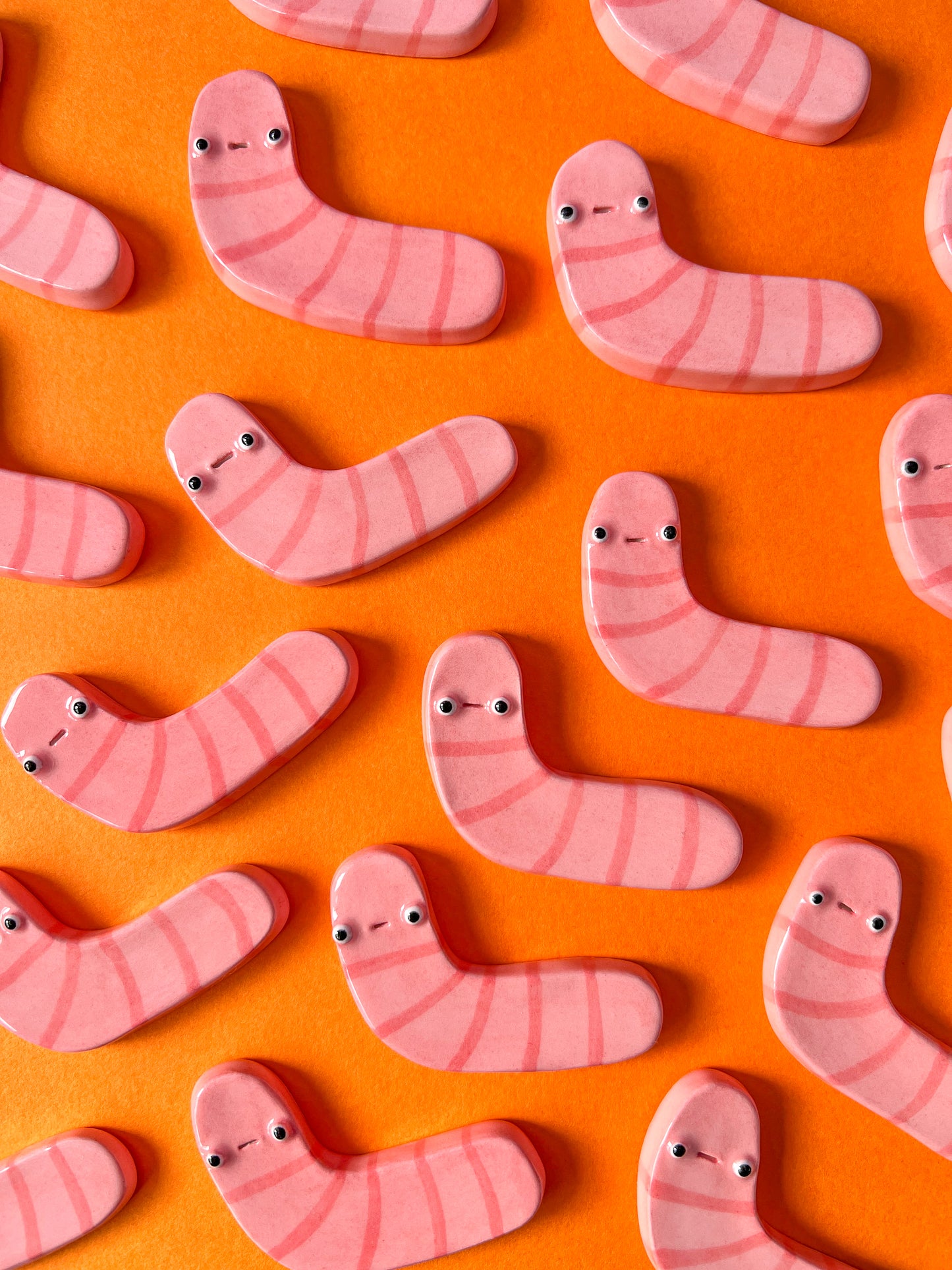 Worm - Ceramic Pin Badge / Magnet